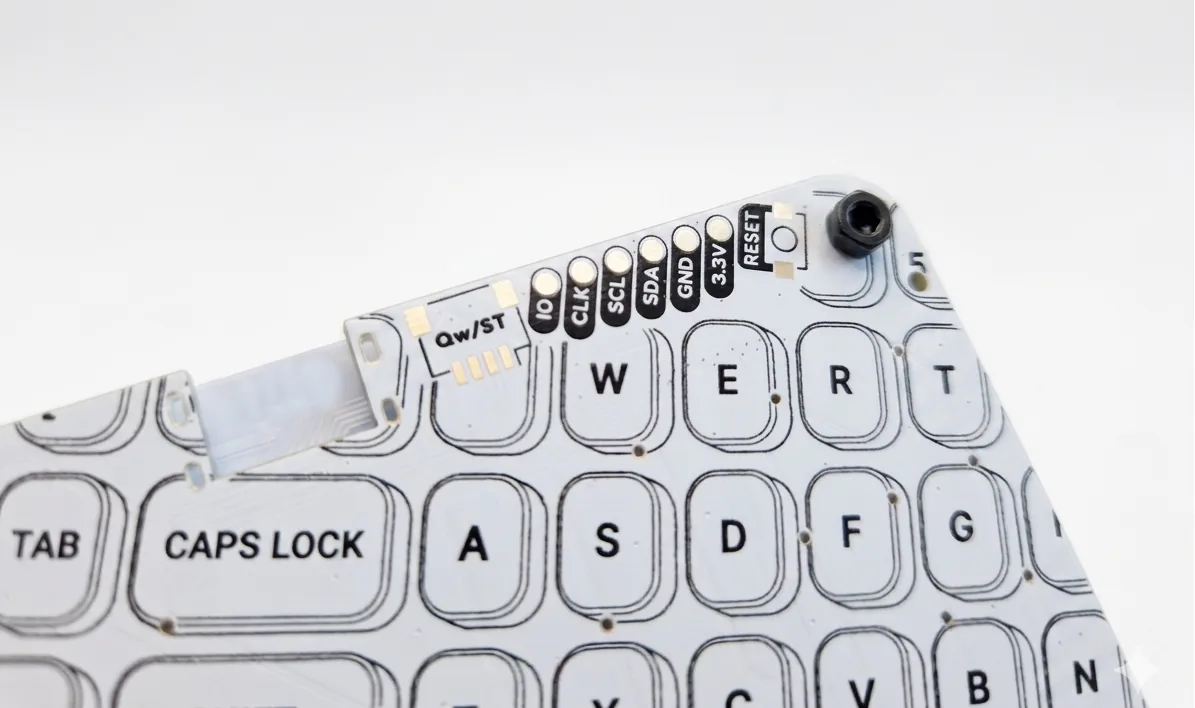 HausDeck keys and connection header close-up
